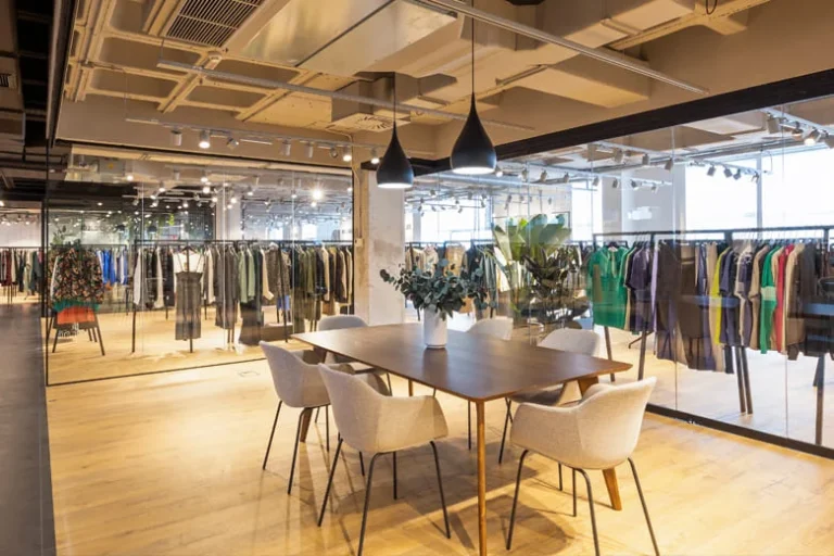 Nuevo concepto oficinas-showroom para Bestseller en Gran Canaria fabricado, montado por InscaShops